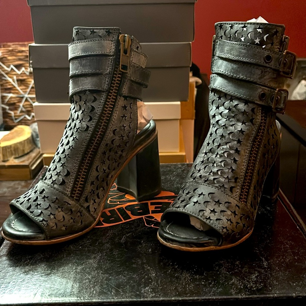 Freebird by Steven Teresa sandal in black leather.  Size 7.  Gently worn.